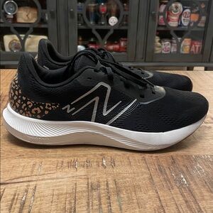 NEW BALANCE DYNASOFT PRO Size 11 Women, size 9 Men